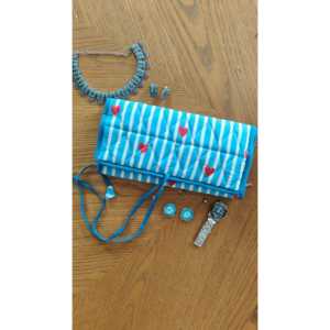 Étui élégant pour montres et bijoux, bleu matelassé, pour vos objets de valeur - Product Image 1