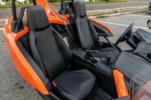 SLINGSHOT SL 2024 USADO, Bajo Kilometraje, Motor en Buen Estado, Transmisión, Techo Panorámico, Luces LED, Listo para Enviar - Product Image 6