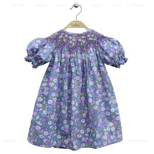 Mignonne robe évêque Smock pour filles brodée à la main col rond avec tissu floral 100% coton Service OEM ODM disponible - Product Image 1