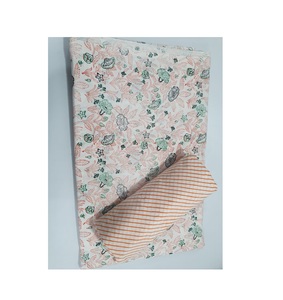 El último diseño de tela de algodón puro para hacer sábanas y cojines acolchados del fabricante y proveedor indio - Product Image 1