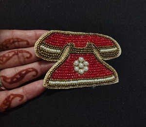 Broche en broderie de perles d'oiseaux géométriques pour un usage décontracté, broche en broderie de perles artisanale avec logo personnalisé par glowin fashion - Product Image 1