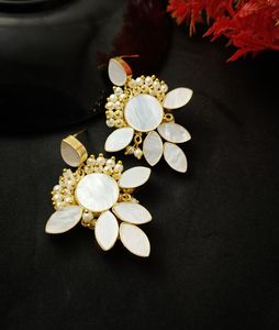 Bague de mariage unique en pierres précieuses Monalisa, style classique, faite à la main, en laiton plaqué or avec technologie de sertissage à la closière - Product Image 5