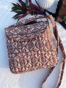 À la mode Vente Chaude Personnalisé Pad Matelassé Haute Qualité Portable Ordinateur Portable Soins Puffy Pouch Table Manches Femmes Bouton Plus Proche Sac - Product Image 2