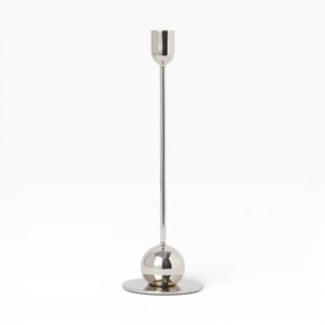 Candelabro Alto de Metal Plateado con Base Redonda Pulida y Tallo Delgado Moderno para Decoración de Hogar de Lujo y Estilismo de Mesa - Product Image 1