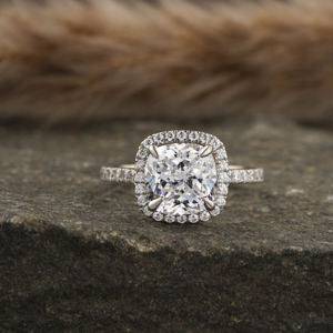 Anillo de compromiso de diamante con corte de cojín cultivado en laboratorio, de 14 quilates oro sólido, certificado IGI, lujoso anillo de diamantes estilo Halo y pavé, regalo para ella - Product Image 1