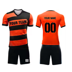 Diseño personalizado Hombres Retro Fútbol Wear Kit Jersey Set para jugadores de fútbol Uniforme de fútbol Club Jugador de fútbol Jerseys Diseño OEM - Product Image 1