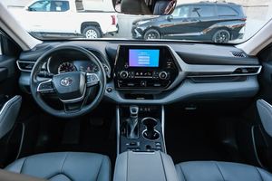 Toyo-ta Highlander XLE AWD 2023 assez utilisé - Product Image 2