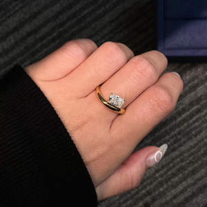 Anillo de compromiso solitario de diamante cultivado en laboratorio IGI de corte radiante de 1,00 quilates, joyería romántica, oro amarillo fino de 14 quilates - Product Image 2