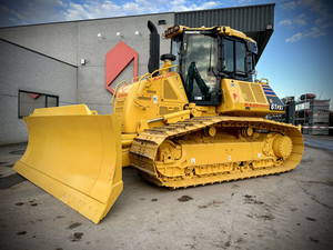 Bulldozer sur chenilles hydraulique d'occasion 320 CV 40 tonnes SD32 avec lame et ripper en stock à vendre - Product Image 4