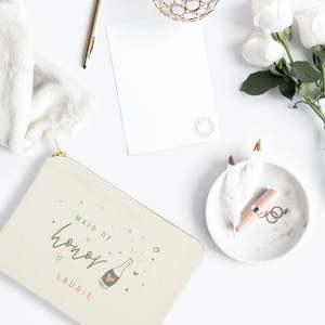 กระเป๋าเครื่องสำอางผ้าแคนวาสลายสวยน่ารัก แบบสั่งทำพิเศษ 'Champagne Celebration' ลายตัวอักษรสำหรับเพื่อนเจ้าสาว - Product Image 3