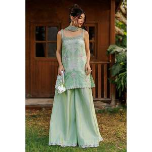 Ensemble chemise et dupatta en satin sans bretelles, élégant et éco-responsable, pour le printemps/été - Product Image 5