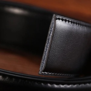 Cinturón de cuero genuino Premium Mezcla perfecta de calidad y para uso informal y formal Hebilla de aleación - Product Image 4