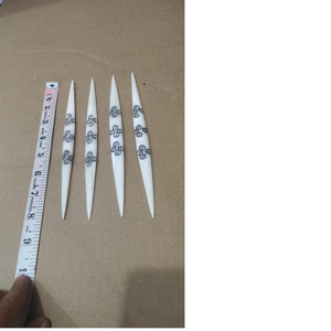 Aguja de ganchillo de hueso tallada a mano personalizada y agujas de tejer de hueso para tejer tiendas de suministros para reventa - Product Image 1