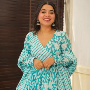 Diseñador de mujer Heavy Rayon Summer Festival Wear Kurtis Set Four Side Printed Rayon para niñas - Product Image 1