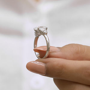 Bague en diamant Moissanite taille ovale avec cinq pierres, bague de fiançailles Art déco pour femme - Product Image 5