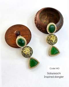 Elegantes pendientes Kundan con perla y Jhumkas tradicionales Meenakari para mujer perfectos para bodas y festivales - Product Image 5