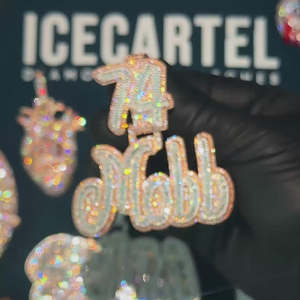 Pendentif Mobb personnalisé en or 14 carats avec moissanite, bijou charme - Product Image 4