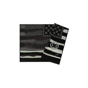 Chal Rectangular con Borlas de Poliéster Estampado en Negro - Product Image 1