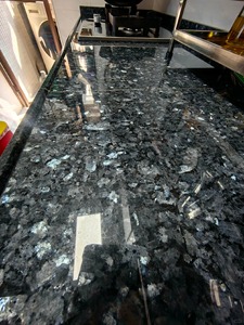 Table à manger en granit vert émeraude de Norvège avec plateau tournant, finition cuir, comptoirs en granit Green Star personnalisés - Product Image 6