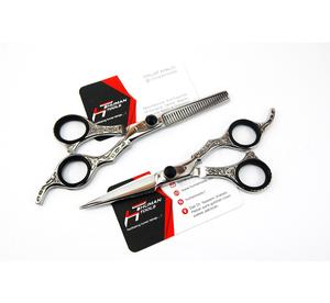 กรรไกรตัดผมสแตนเลสเคลือบสีดําใช้สําหรับผมมืออาชีพสกรูเพชรสีดําปรับได้ด้ามจับแกะสลัก - Product Image 1