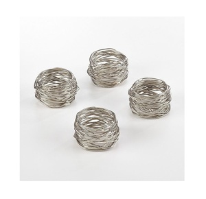 Rond de serviette en métal de vente chaude en touche argentée composé de fil métallique avec un design unique pour la décoration d'événement et la décoration de table - Product Image 1