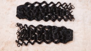 Producto a granel que vende Jackson Curly Virgin Indian Remy Hair Machine Weft Remy Single Drawn Machine Weft Hair Extensions para mujeres - Product Image 2