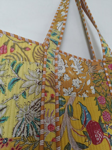 Grand sac fourre-tout matelassé en coton indien pour femme imprimé floral jaune fermeture ouverte doublure écologique en coton biologique pour le quotidien - Product Image 4