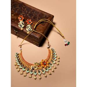 Ensemble de bijoux ethniques Priyaasi plaqué or, 3 pièces, motif floral, avec perles Kundan multicolores, pour les occasions de fête et festives - Product Image 1