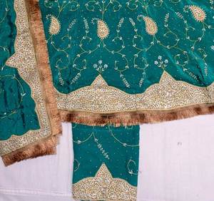 Trajes de seda sin costuras hermosos bordados a mano de estilo tradicional de moda india de diseñador moderno para hombres - Product Image 4