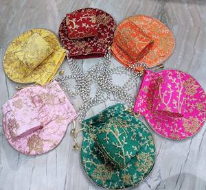 Bolsas de Potli bordadas doradas hechas a mano indias para mujer, bolsas de regalo de devolución, recuerdo de boda, recuerdo de Mehndi - Product Image 1