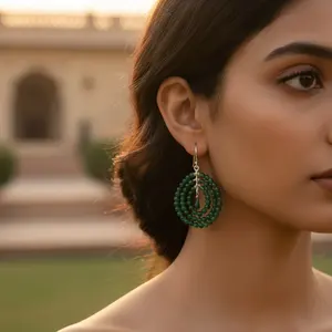 Boucles d'oreilles pendantes tendance pour femmes, perles émeraude, style religieux, design créole, motif floral, acier inoxydable, laiton, perle pour les fêtes - Product Image 1
