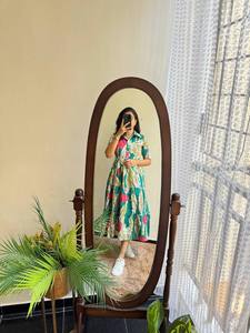 Hermoso vestido de verano con estampado floral - Product Image 4