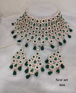 ชุดเครื่องประดับทองชุบแบบคุนดันแบบดั้งเดิมของอินเดีย และชุดสร้อยคอทองแดงสำหรับผู้หญิงและเด็กผู้หญิง เครื่องประดับอินเดียสำหรับผู้หญิง - Product Image 2