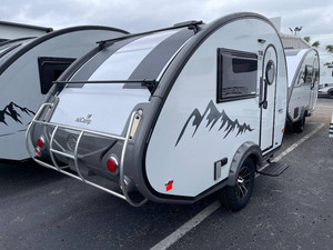 Remorque de voiture NuCamp TAB 400, capacité de charge 2001-3000 kg, blanche avec accents noirs, design montagne, 36x8x11 pieds - Product Image 4