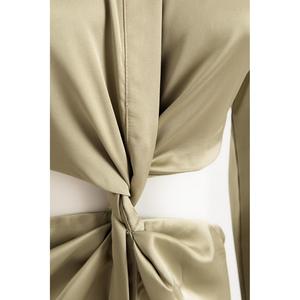 Robe chemise midi en satin - Couleur unie - Product Image 4