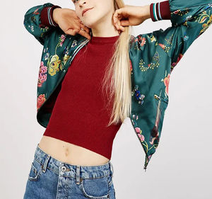 Veste bomber en satin surdimensionnée pour femme de bonne qualité, coupe boutonnée, coupe-vent, vêtement tendance, style streetwear, vestes en satin de soie pour femmes - Product Image 6