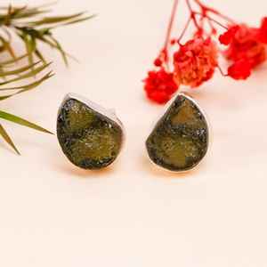 Boucles d'oreilles moldavite en argent sterling 925 faites à la main plaqué or vert moldavite brute platine tendance pour les mariages anniversaires - Product Image 1