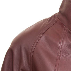 Chaqueta de cuero PU de satén para mujer, diseños personalizados, nuevos abrigos de otoño transpirables con cuello levantado, prendas de vestir exteriores de moda para invierno - Product Image 4