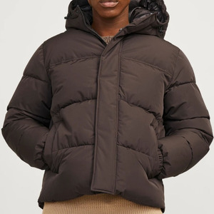 Chaquetas acolchadas de alta calidad superventas para hombres y mujeres, fáciles de usar, disponibles en todos los tamaños, colores, decoración bordada, MOQ bajo - Product Image 1