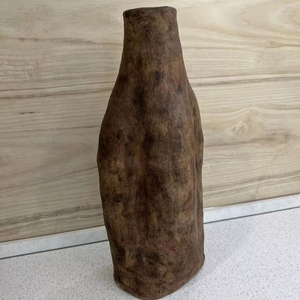 Vase à piédestal floral en or antique, style classique, en terre cuite ancienne, durable, peint à la main, style américain, biodégradable, respectueux de l'environnement - Product Image 1