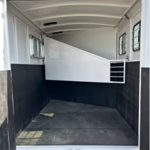 Remorque à chevaux Titan Royal II 2025 neuve, pour 2 chevaux, avec double porte arrière, disponible à prix réduit - Product Image 4