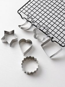 Emporte-pièce en métal durable en forme de biscuit, utile pour façonner la pâte avec précision pour des résultats de boulangerie professionnels - Product Image 2