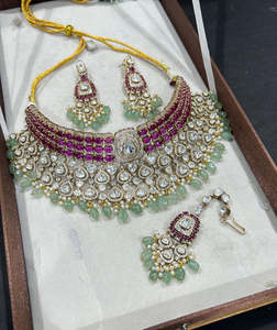 Conjunto de collar indio pakistaní Chapado en plata de acero inoxidable con acabado antiguo para novias, piedras Rojas, motivos florales - Product Image 2