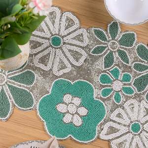 Nappe de table arrière en satin brodée à la main et perlée, motif floral, entretien facile, multicolore, légère (1200g), polyvalente pour la maison - Product Image 4