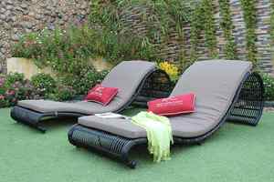Elegant Arc Shape Outdoor <b>Lounger</b> for Stylish Garden Spaces and Comfortable Poolside Relaxation - Product Image 4