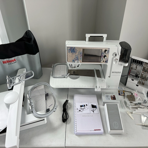 Machine à coudre/àquilter/broder Bernina B 880 Plus SE S-t-e-r-l-i-n-g Edition, prête à être expédiée, achetez maintenant - Product Image 1