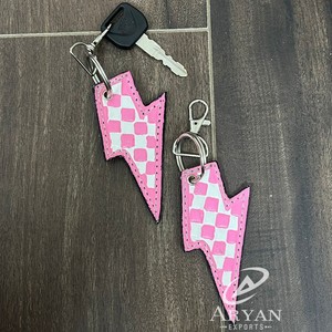 พวงกุญแจสายฟ้าแลบหนังแท้ลายตาหมากรุกสีชมพูและสีขาวดีไซน์ใหม่กระเป๋าอุปกรณ์เสริมเสน่ห์ - Product Image 1