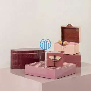 Caja de almacenamiento de laca púrpura con decoración de libélula elegante organizador de joyero lacado para joyería y artículos cosméticos - Product Image 5