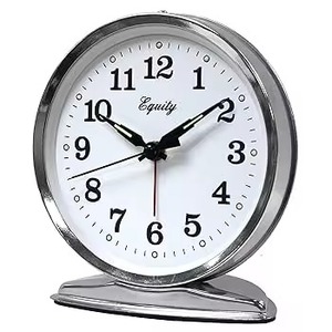 Reloj despertador de mesa de metal dorado clásico Reloj de escritorio de vidrio HD pequeño para dormitorio - Product Image 4