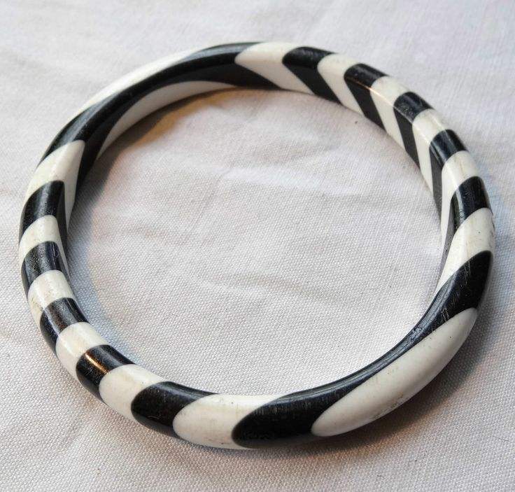 เช่นเดียวกับภาพ